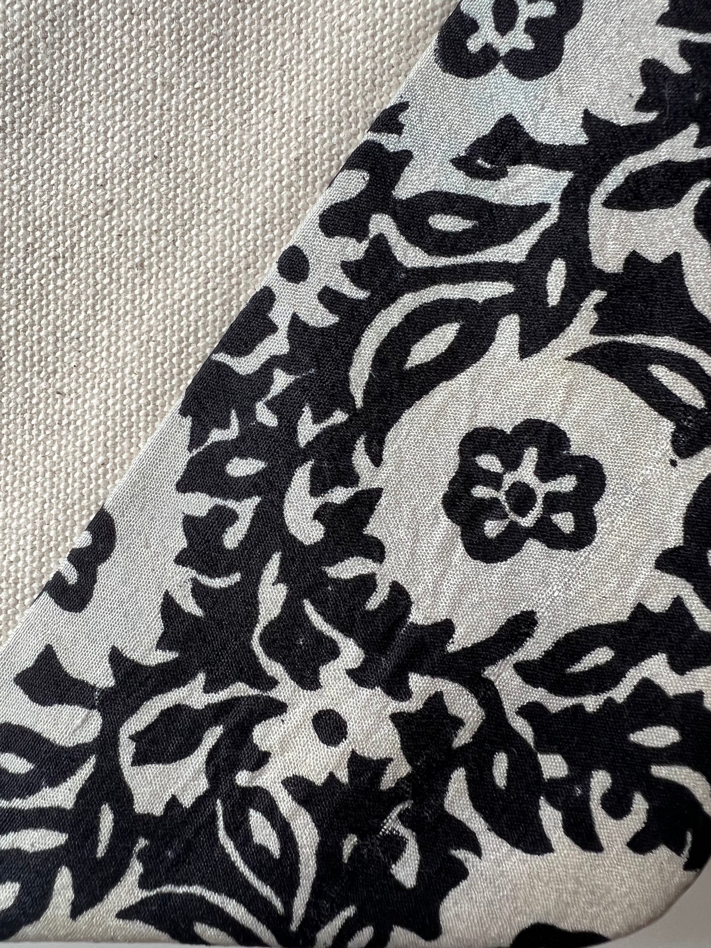 Black/white carry all pouch - large